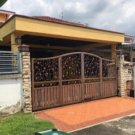 Rosalinda Homestay At Senawang Seremban Exterior photo