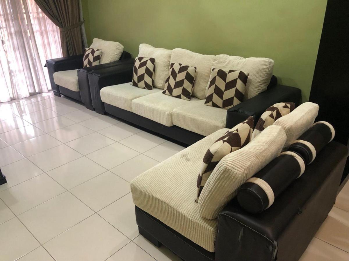 Rosalinda At Senawang Holiday home Seremban